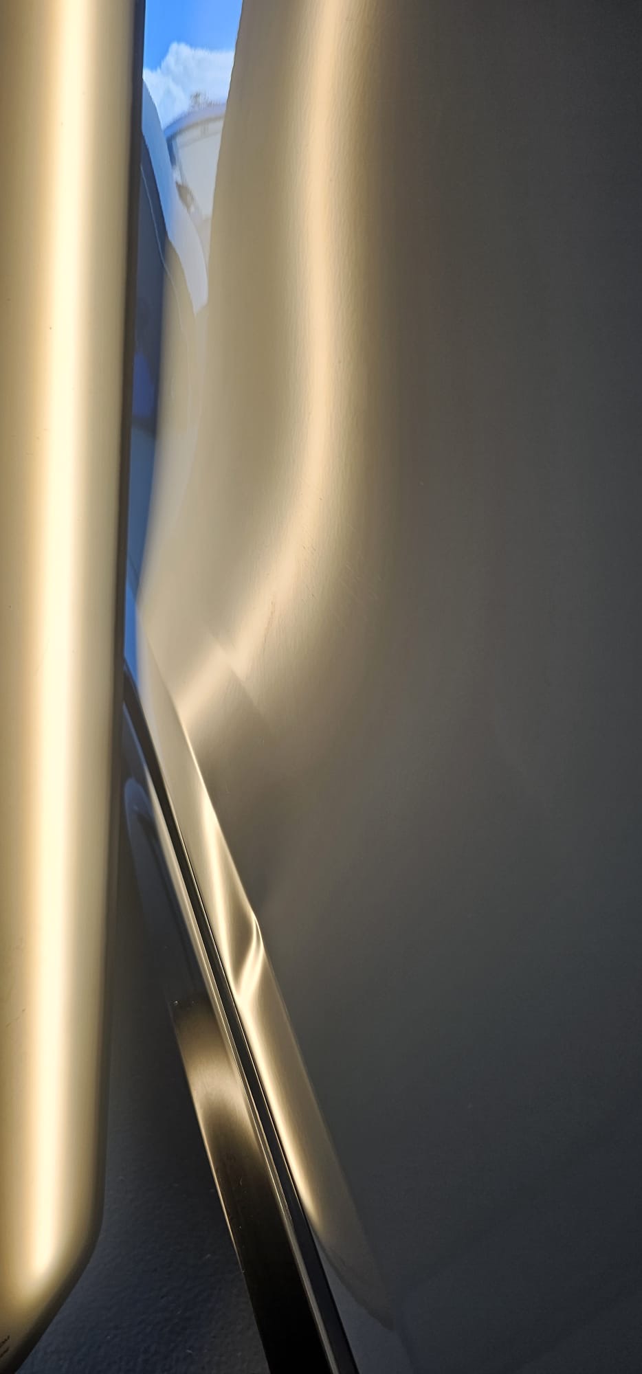 Delle am Seitenteil im Tageslicht-Reflex